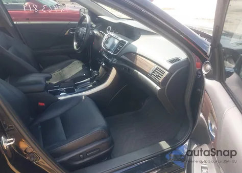 2017 Honda Accord Touring V6 z USA, uszkodzony, nr VIN 1HGCR3F90HA030200